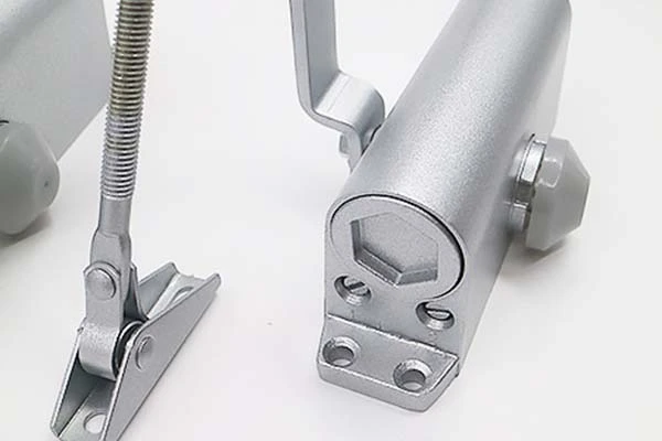 Retractable arm bar