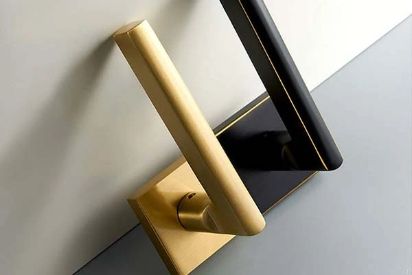 Fire door lock thickened anti-pry
